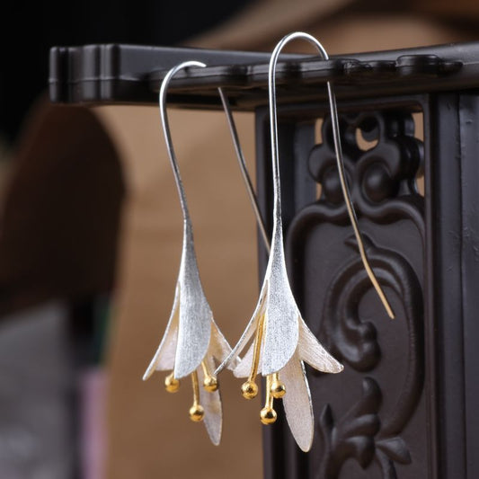 Long-flowing flower earrings