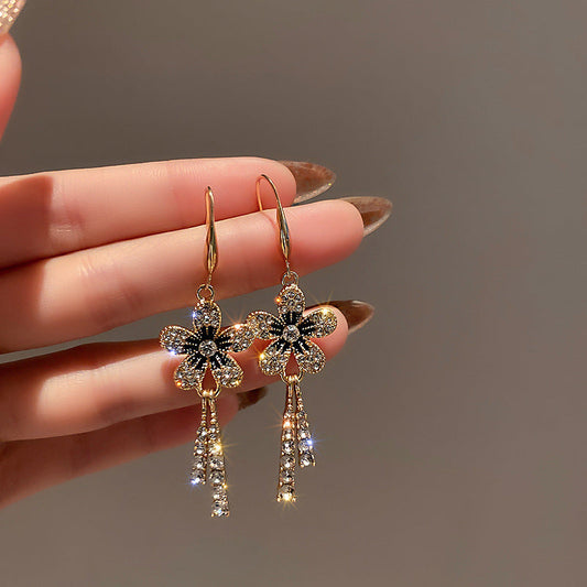 Flower-shaped spike earrings